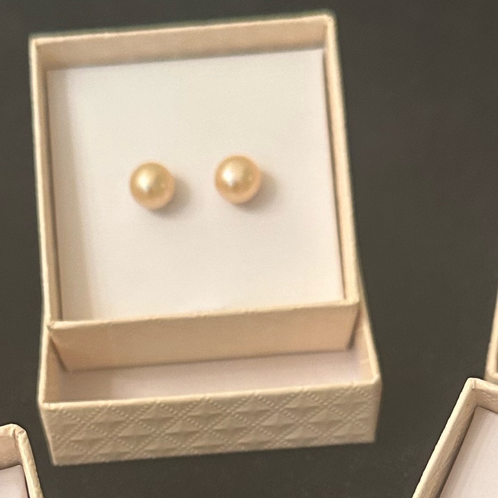 Honora gift box set of 5 pairs of cultured pearl pierced earrings. New. - Picture 5 of 9